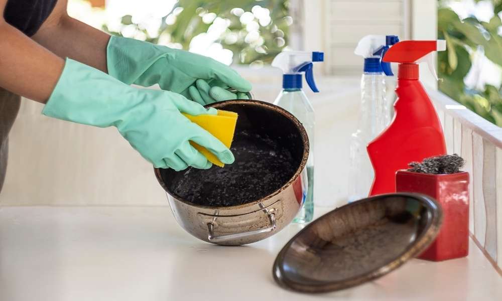 How to Clean Burnt Le Cresset Cast Iron Skillet